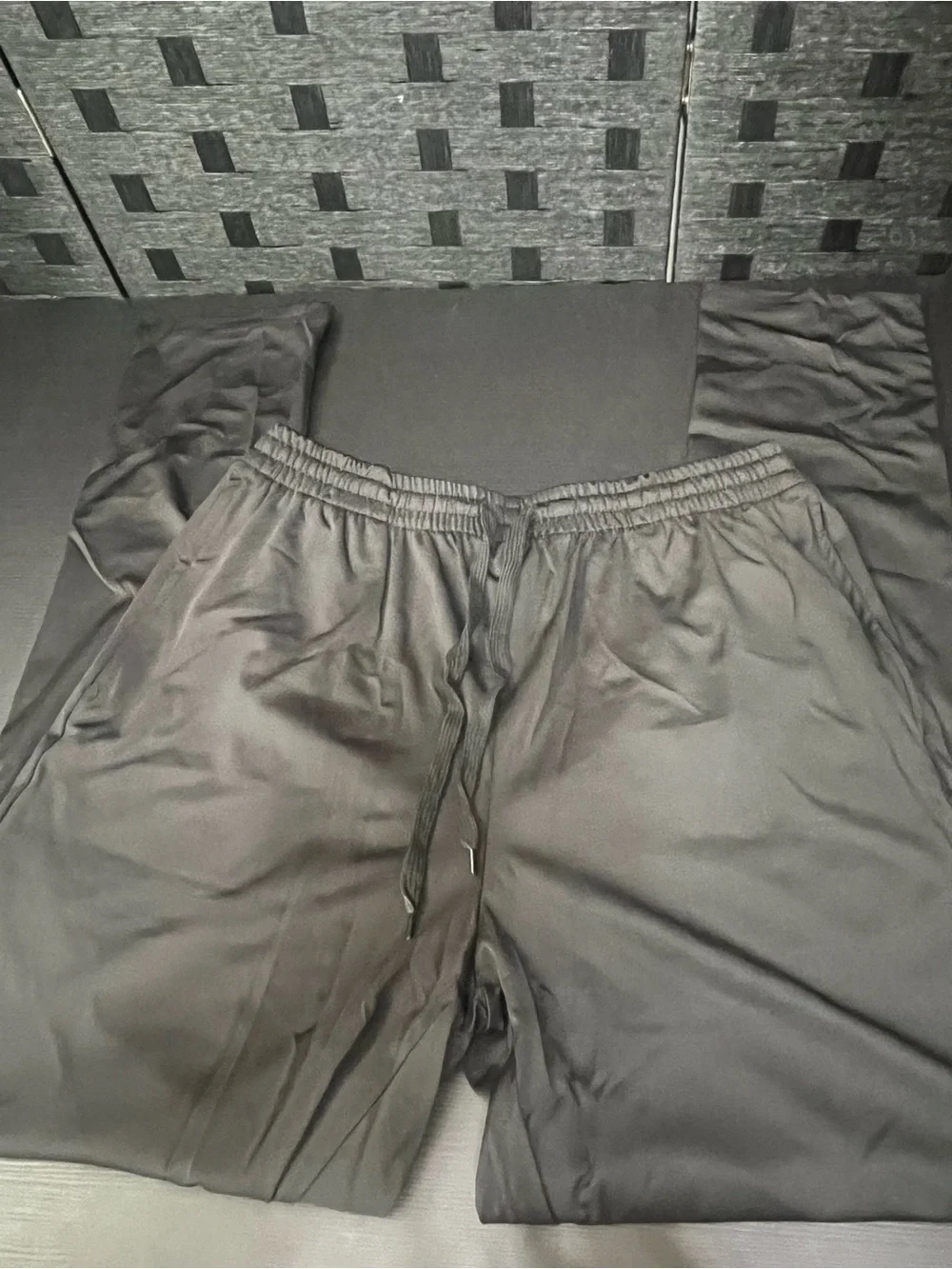 Men’s Black Joggers with pockets & drawstring waist, size Medium NWOT
